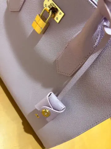 연보라 핸드백 골드 금장 장식