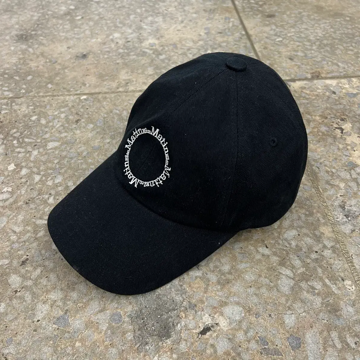 bohemseo SIGNATURE LOGO COTTON BALL CAP 【公式通販】