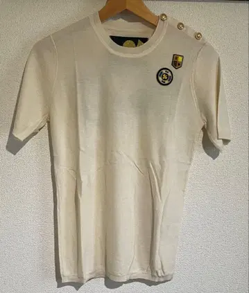 [레어] 가르시아 마르케스 캐시미어 혼방 니트 골드 버튼 클로버 로고 2