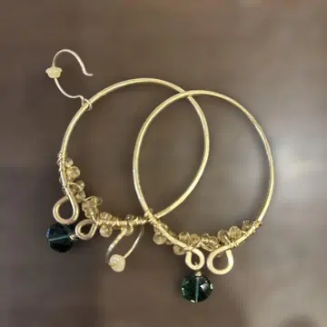 아가트 골드 후프 귀걸이 비즈 장식