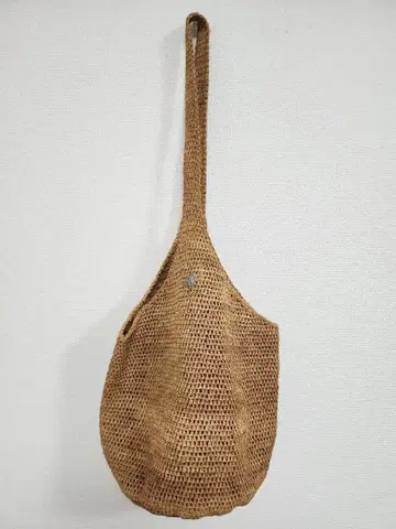 [ 3월 세일 중 ] HELEN KAMINSKI 원 숄더백 카고백