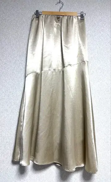 Jena 팔 플레어 스커트 골드 계열 광택 허리밴딩 F 사이즈 B품