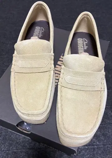 Clarks Originals 베이지 로퍼
