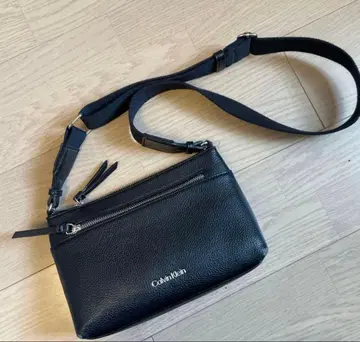 캘빈 클라인 블랙 가죽 숄더백