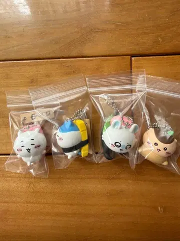 치이카와 쿠라스시 콜라보 가챠폰 키링 4개 세트