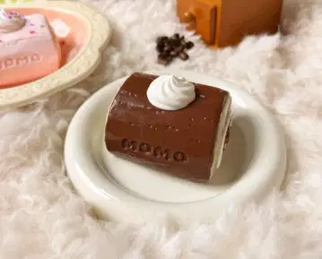 MOMO 스퀴즈 크림 초콜릿 롤케이크