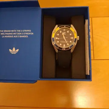 adidas 다이버즈 스타일 손목시계