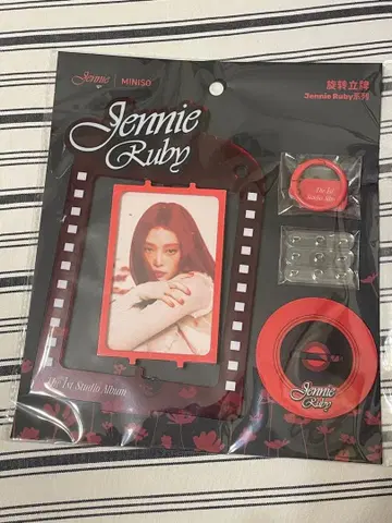 MINISO 제니 루비 아크릴 스탠드