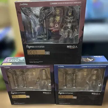 미개봉 새상품 진격의 거인 figma 엘렌, 미카사, 리바이 3체 세트