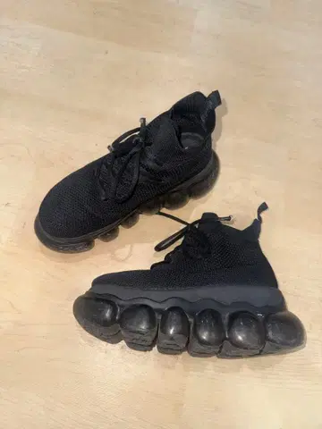 grounds 블랙 통굽 스니커즈