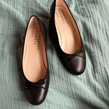 MARGARET HOWELL 블랙 플랫슈즈 225