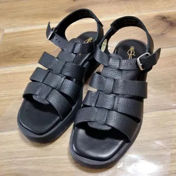 [새상품급] 키다리 아저씨 구르카 샌들 블랙 가죽 스페인산 통굽