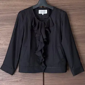 핑키&다이앤 프릴 노카라 자켓 출퇴근 코디