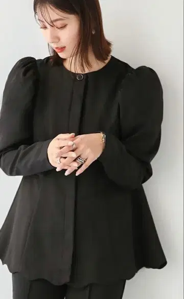 새상품 Fit more 스캘럽 라이트 자켓 블랙 포멀