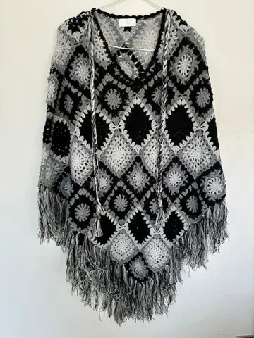 손뜨개질풍 그래니 스퀘어 판초 프린지 모노톤 레트로