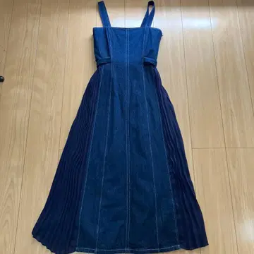 러그넘문 데님 플리츠 원피스