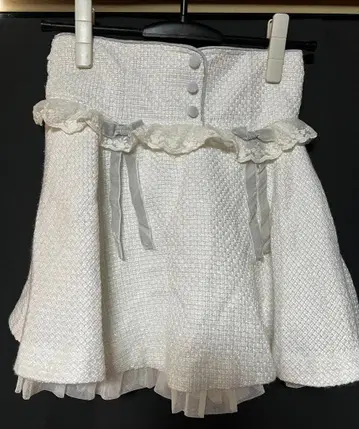 LIZLISA 화이트 플레어 스커트 인팬츠 포함