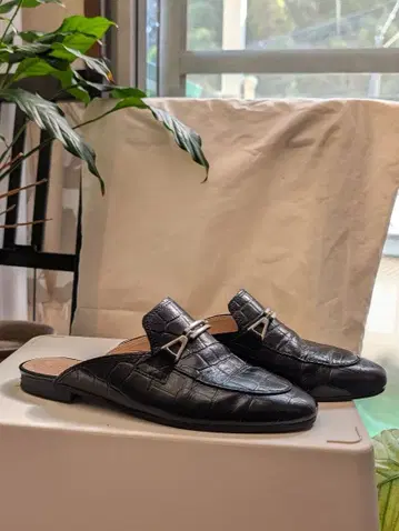 이탈리아제 블랙 가죽 뮬 38사이즈