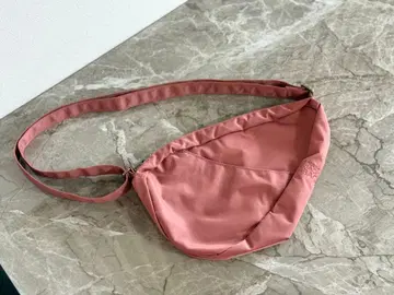 HEALTHY BACK BAG 핑크 바디백 슬링