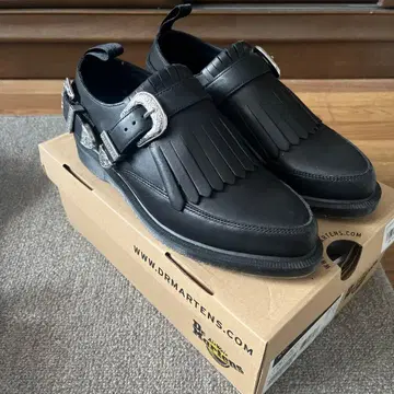 Dr.martens 닥터마틴 DELYLAH 로퍼 23cm