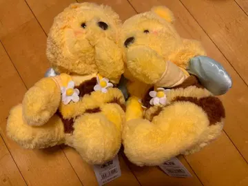 디즈니 스토어 한정판 꿀벌 모습의 곰돌이 푸 봉제 인형 2체 세트