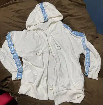 REFLEM의 D링 로고 테이프 집업 후드티 화이트