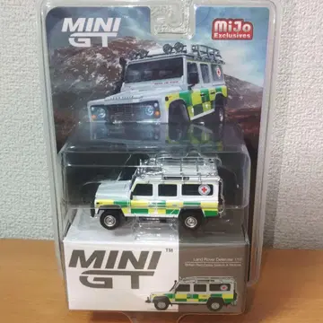 MiniGT Land Rover Defender 110