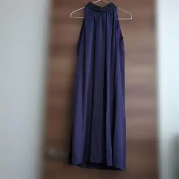 다크 퍼플 슬리브리스 드레스