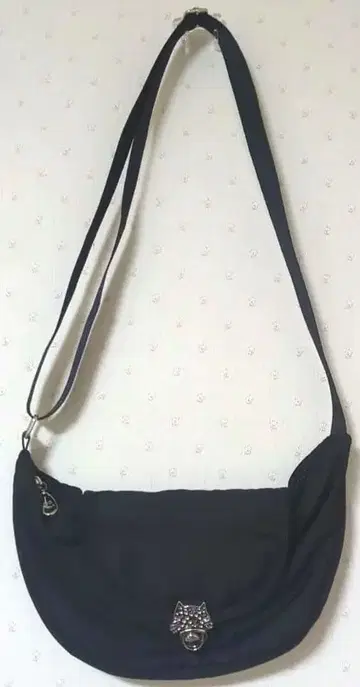 츠모리치사토 고양이 금장 장식 숄더백 블랙 새상품급 사선 가방