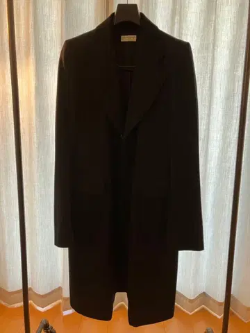 드리스반노튼 체스터 코트