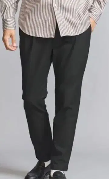 BEAUTY&YOUTH 스테디셀러 TR 샴브레이 1 플리츠 이지 팬츠