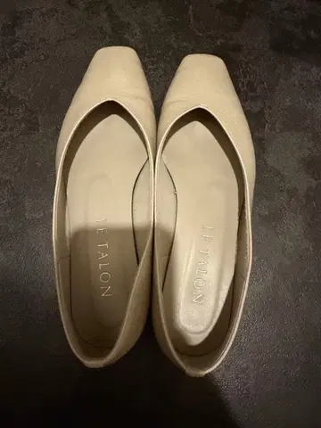 르탈론 스퀘어 V컷 플랫 GRISE