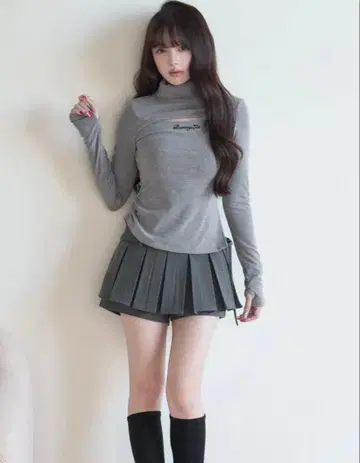 BunnyLis 슬릿 하이넥 니트 그레이