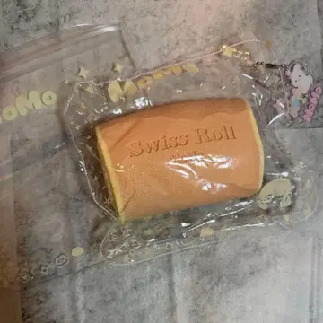 momo 스퀴즈 롤케이크 올리브 맛