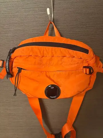 C.P. COMPANY 오렌지 숄더백