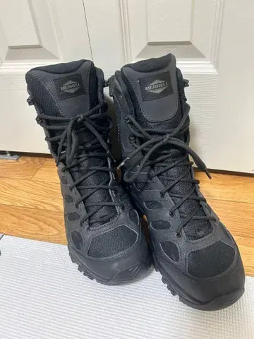 MERRELL 블랙 하이컷 아웃도어 부츠