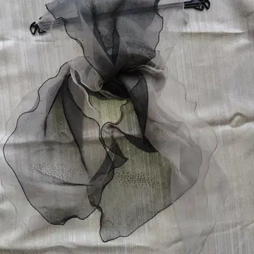 쥬네비비앙 쉬폰 스톨 블랙 그레이 도트 무늬