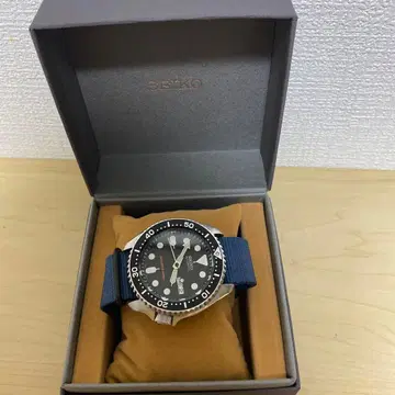 SEIKO 자동 와인딩 다이버 워치 블랙 7S26-0020 작동 중.
