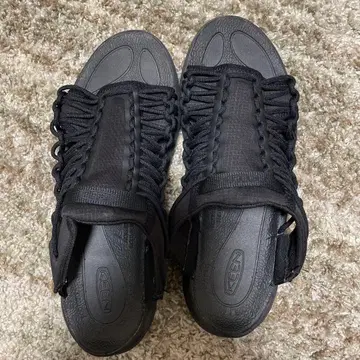 [새상품급] KEEN 블랙 유니크 샌들 25cm