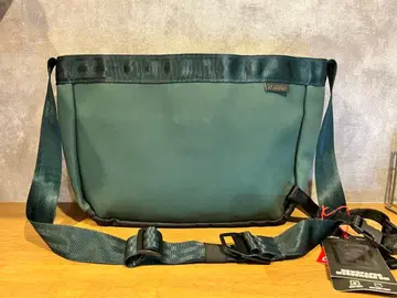 새상품 CHROME 크롬 숄더백 택 포함 짙은 녹색