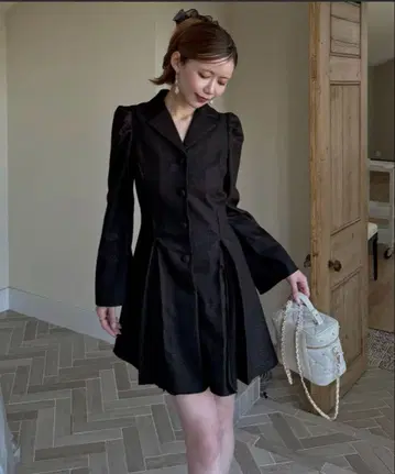 ROYAL PARTY 라메 트위드 플리츠 미니 원피스