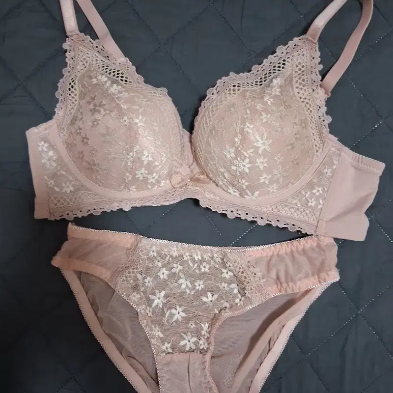 볼륨업 레이스 브라/팬티 세트 새거 정가 49000원