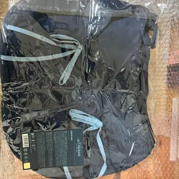 TXT ACT: PROMISE CROSS BAG