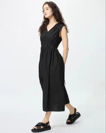 유니클로 코튼 개더 원피스/슬리브리스