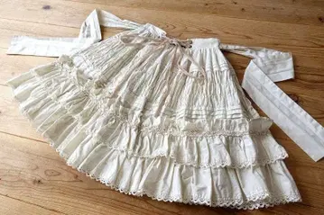 2002 Victorian maiden Petit Fours Skirt