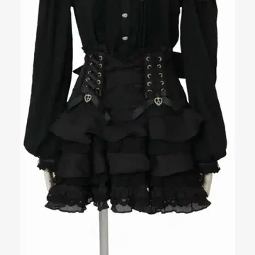 LIZLISA 리즈리사 레이스업 티어드 치마바지 블랙