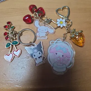 산리오 캐릭터즈 반짝반짝 후르츠 참 쿠로미 마이멜로디 시나몬