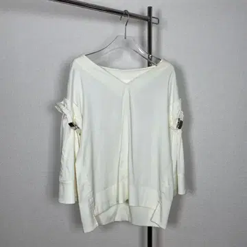 ELENDEEK 엘렌딕 상의 플레어 벨 슬리브