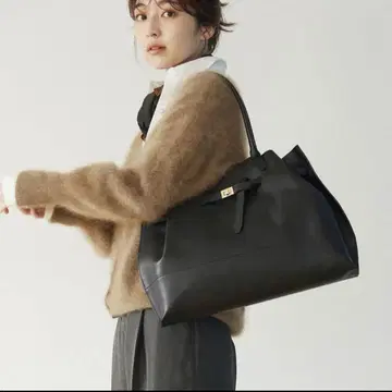 탑카피 슈링크 가죽 벨트 디자인 A4 토트백 블랙