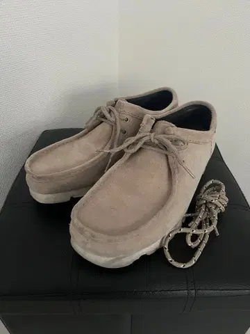 클락스 왈라비 베이지 스웨이드